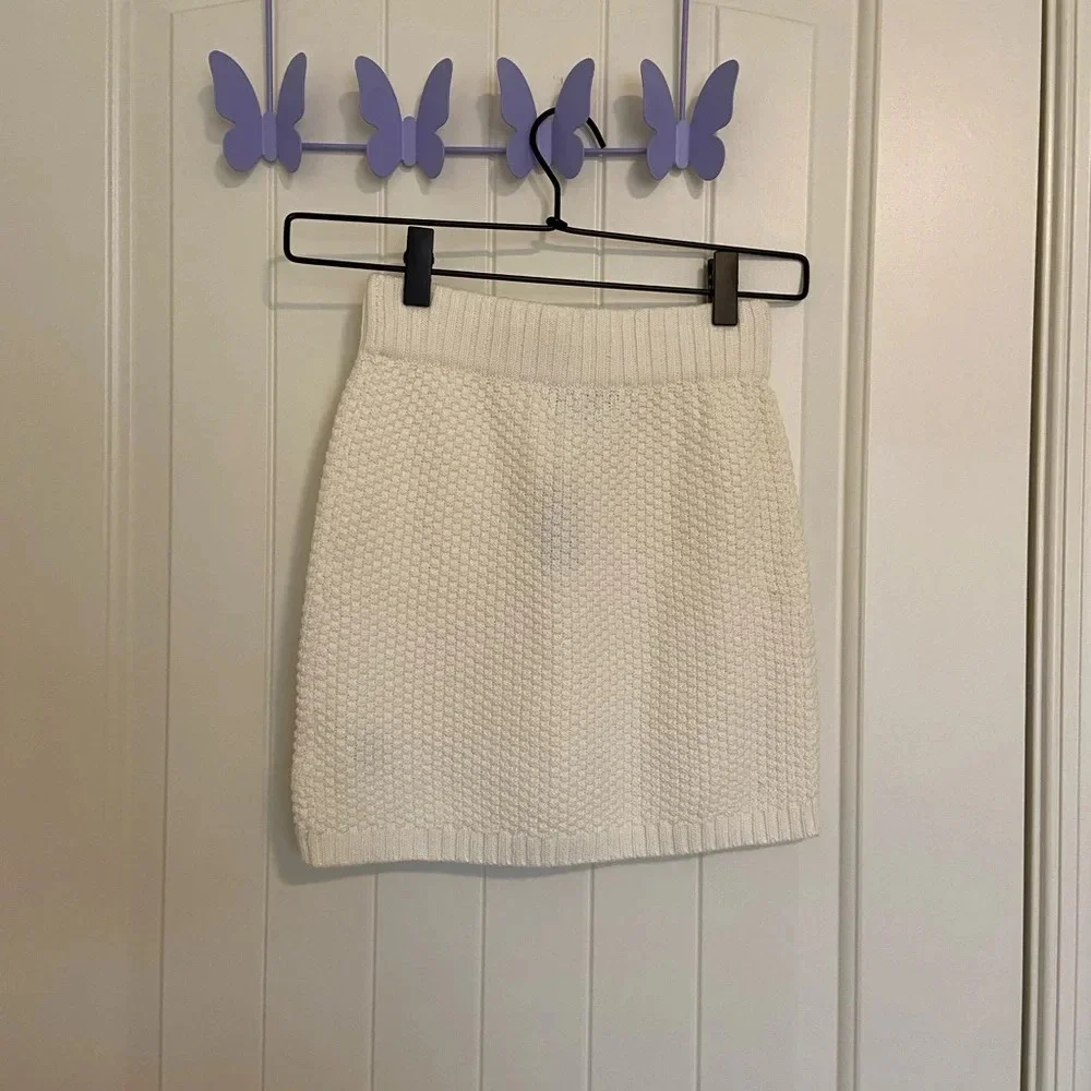 NWT‎ | Old Navy girl’s cream knit sweater miniskirt — medium